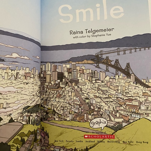 Smile by Raina Telgemeier Graphic Novel - Picture 3 of 8